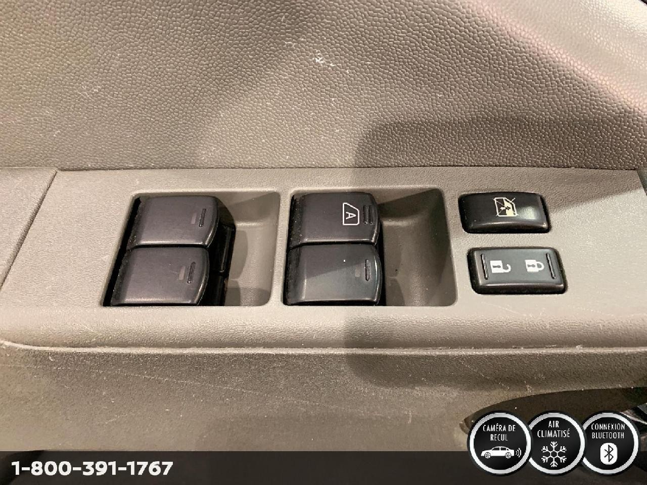 2023 Nissan Pathfinder SL Main Image