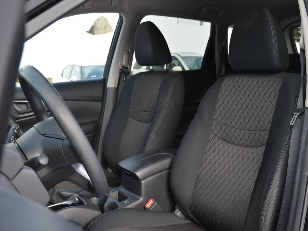 2019 Nissan Rogue S Image principale