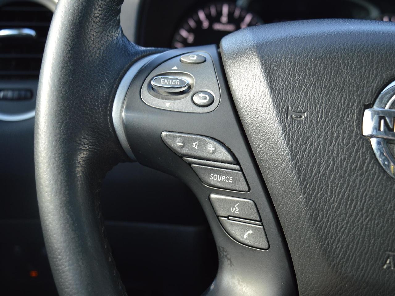 2017 Nissan Pathfinder SL Image principale