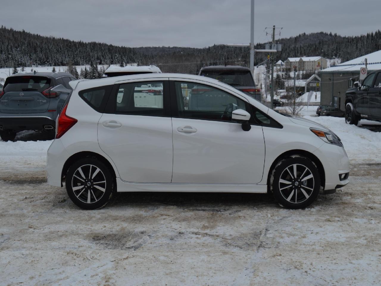 2018 Nissan VERSA NOTE SR Image principale