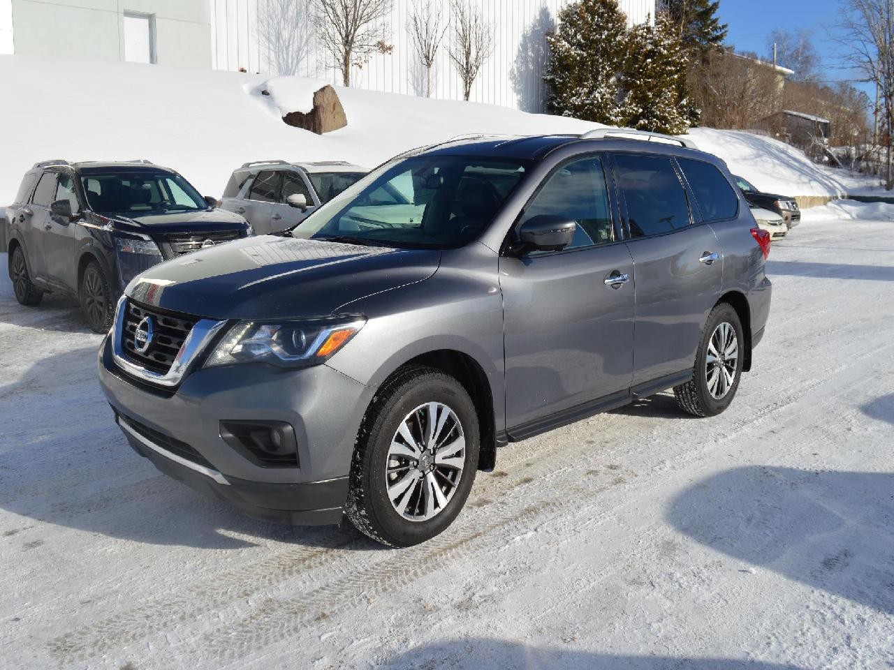2017 Nissan Pathfinder SL Image principale