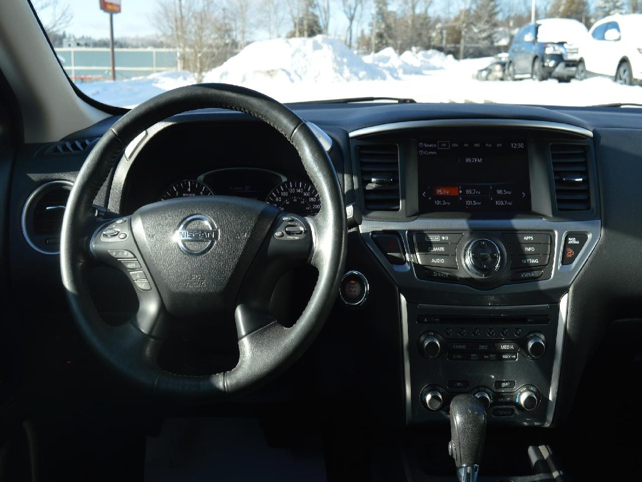 2017 Nissan Pathfinder SL Image principale