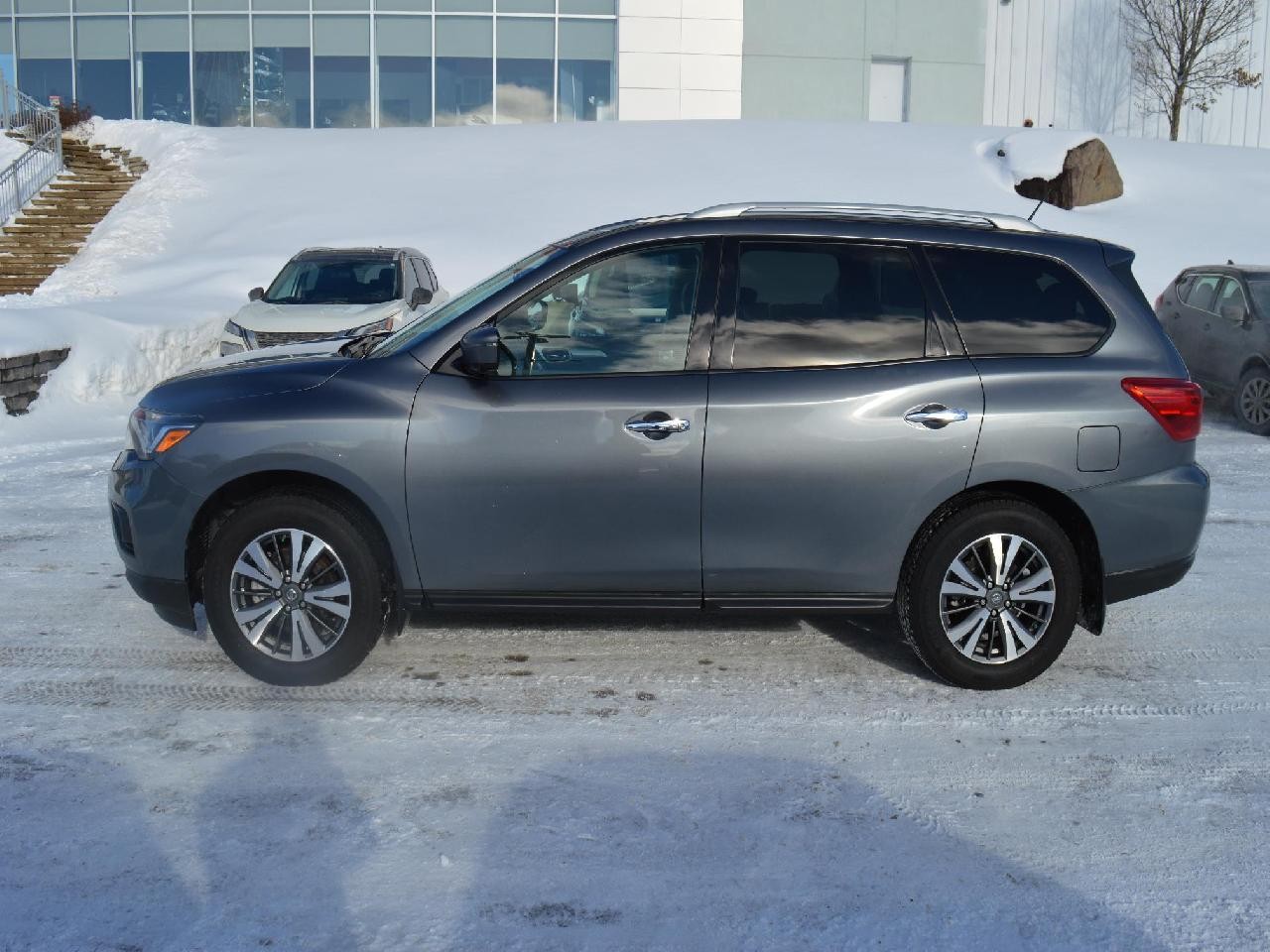 2017 Nissan Pathfinder SL Image principale