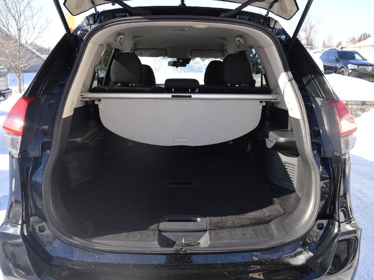 2019 NISSAN ROGUE SV Image principale