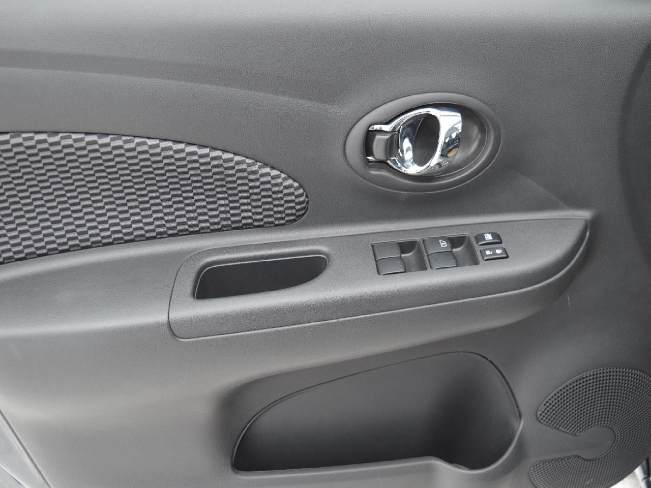 2016 Nissan Micra SV Image principale